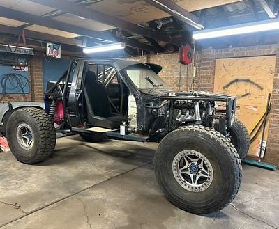 Here’s a cool rig for your Sunday running a set of Allied savannas
Rig belongs to: @xplorin_lyf 
88 Hilux turned in to a buggy running a ls2 with a 1000hp rated c4 transmission and a 3.9:1 atlas running spidertrax housing with a hi9 centre in the front and a mega 10 gearworks centre in the rear 16” coilovers all round with hydro steer and runs 17x9-30 allied savanahs wrapped in bfg krts